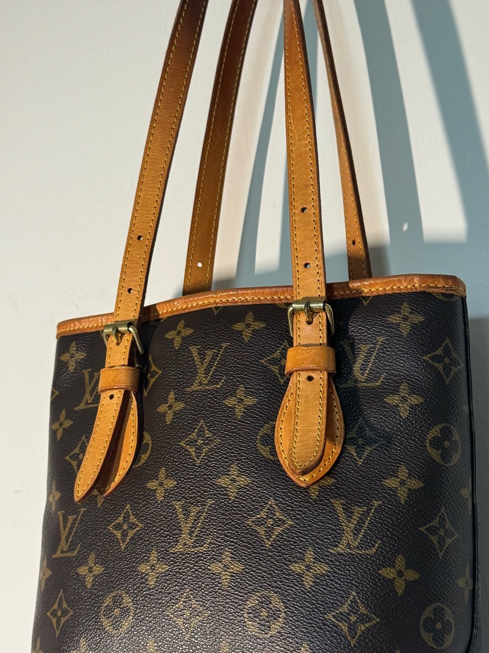Louis Vuitton Monogram Petit Bucket PM Shoulder Bag + Pouch - Picture 4 of 12